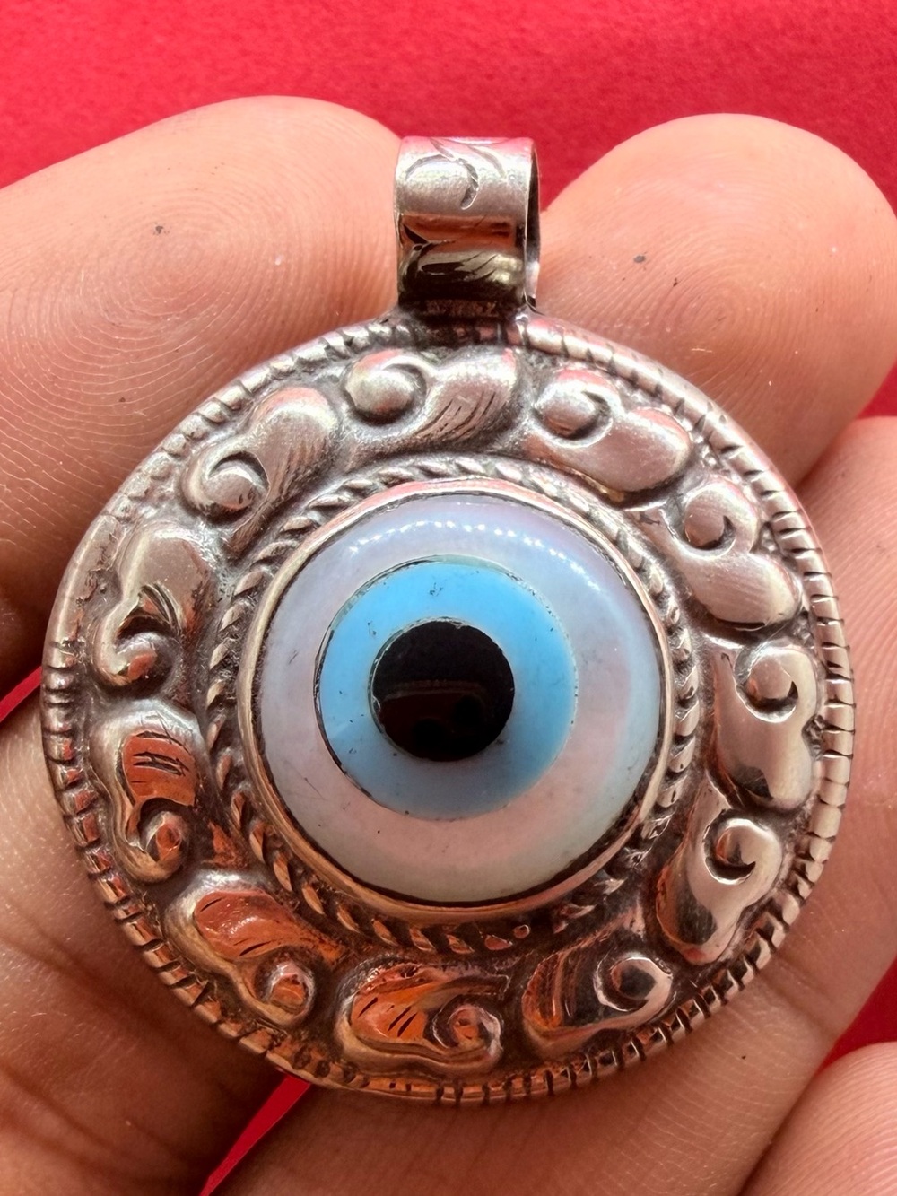 Beautiful Nepalese Tibetan Silver Pendant Featuring A Mother-of-Pearl Amulets